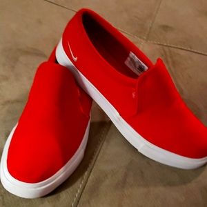 SLIGHTLY WORN (5 Times) NIKE Slip on sneakers